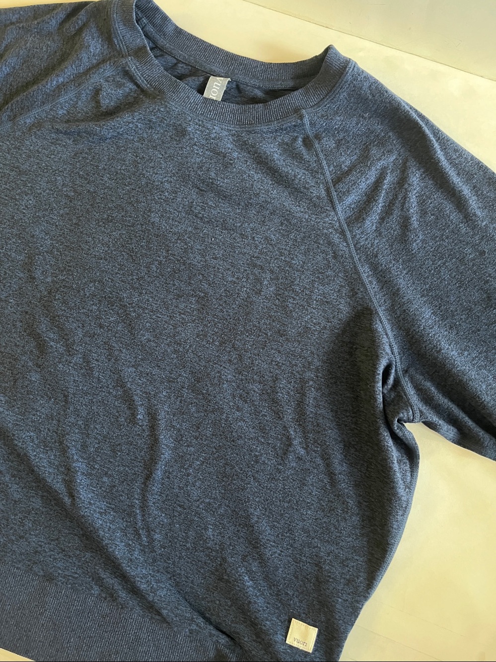 Vuori Women’s Halo Crew in Navy Heather size medium